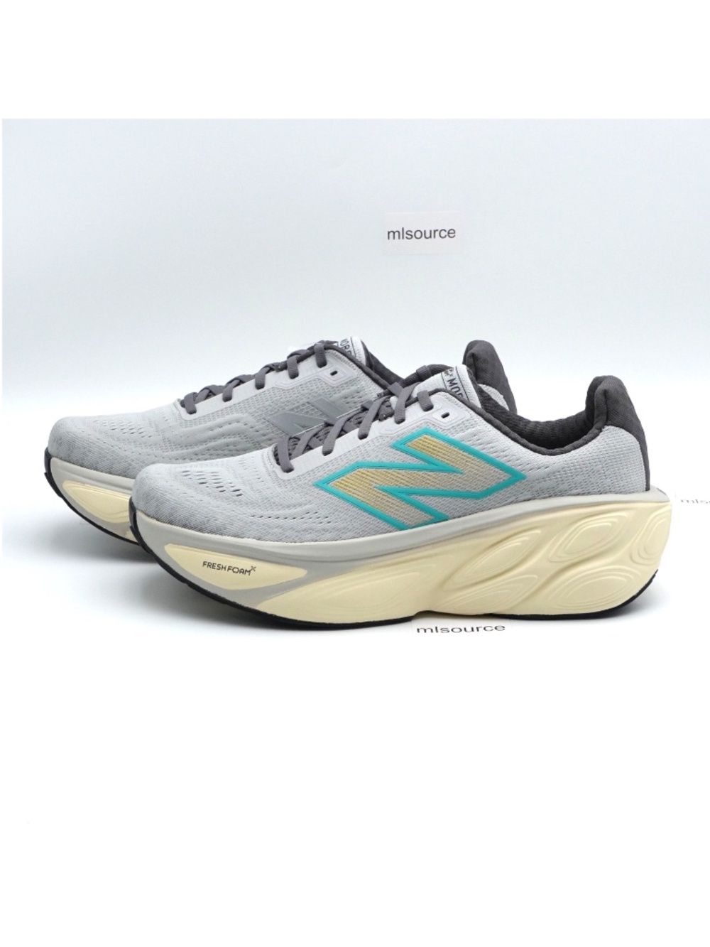 NEW New Balance Fresh Foam X More v5 Sneakers MMORLJ5